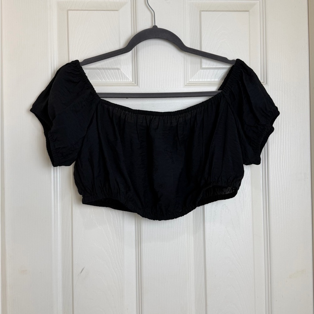 H&M Black Women's off the shoulders Crop Top size L